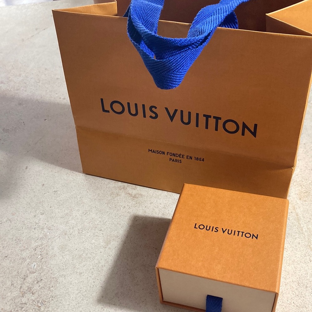 🔥LAST CHANCE 🔥Louis Vuitton box & bag